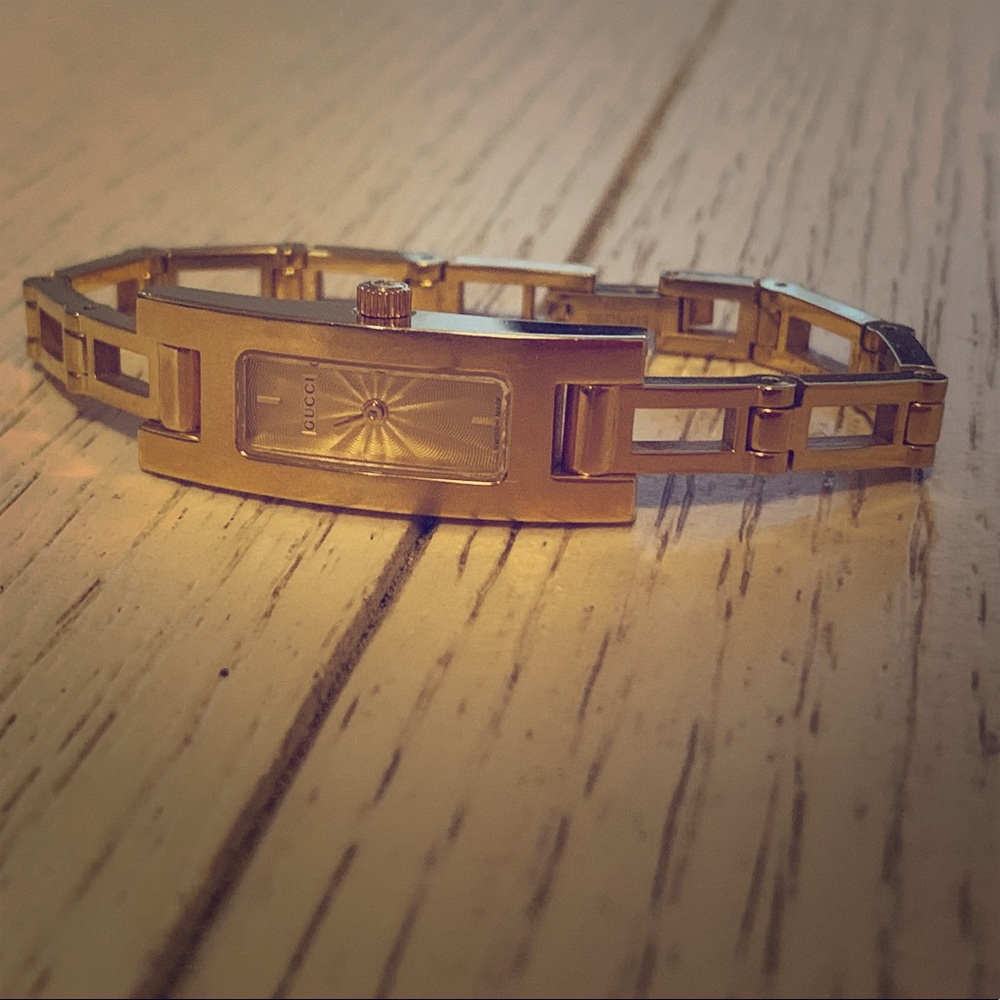 Gucci Ladies 3900L Gold stainless steel watch